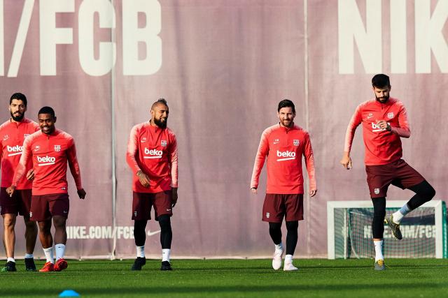 拉塞尔44分字母哥三双 湖人险胜雄鹿重回第九